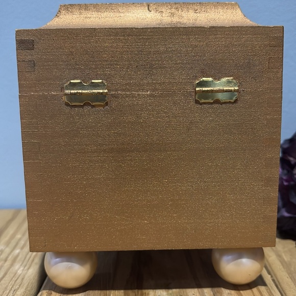Jillery by Jill Fagin Wooden Gold Painted Trinket Pearls Decorated Jewelry Box ! - Picture 6 of 12
